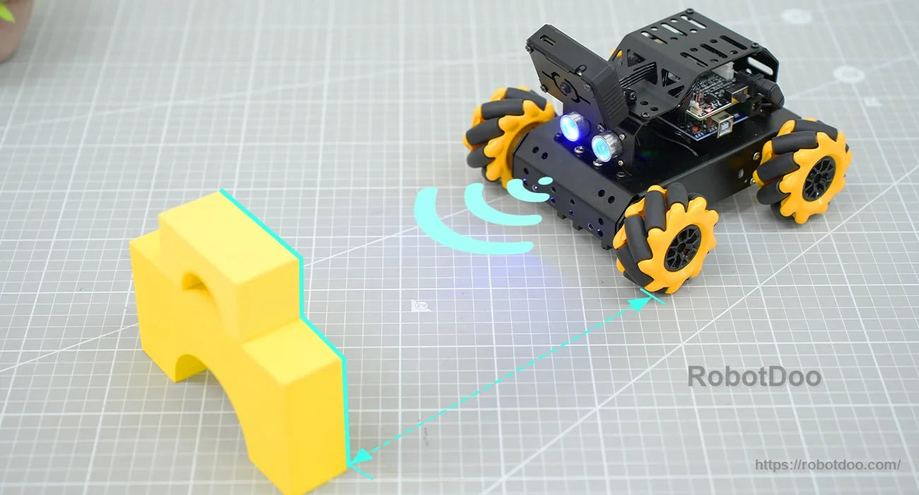 miniAuto robot detecting the distance to a yellow obstacle with ultrasonic sensor